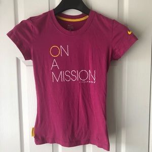 ❤️❤️❤️Livestrong Tee “On a mission” Cran color